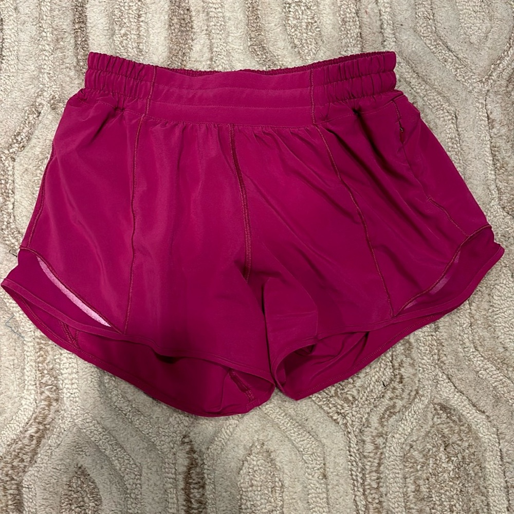Lululemon hotty hot short size 4 (like new!)